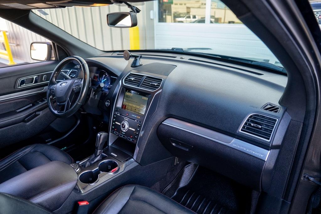 Ford Explorer photo 24