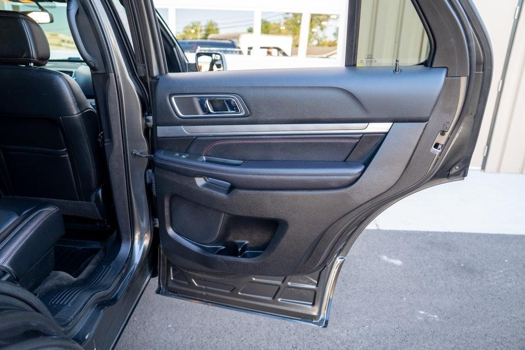 Ford Explorer photo 27