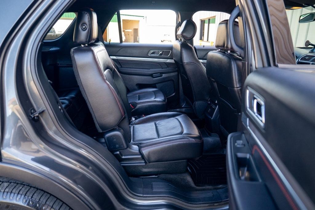 Ford Explorer photo 28