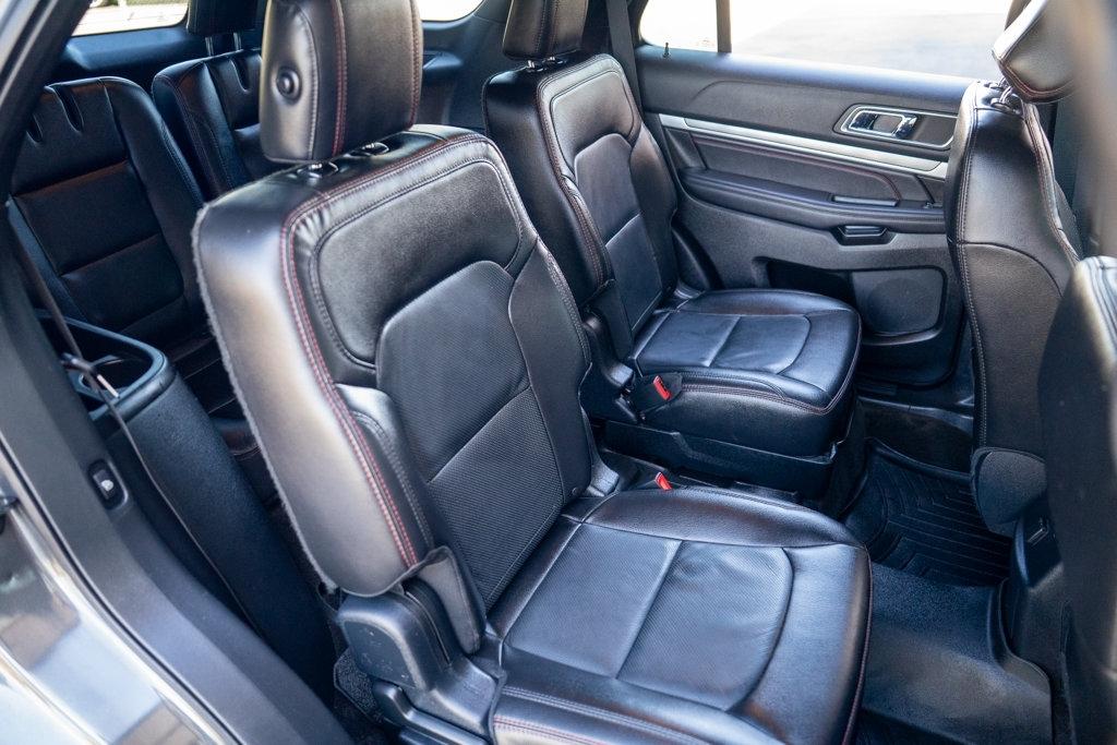 Ford Explorer photo 29