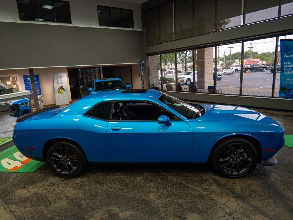Dodge Challenger photo 2