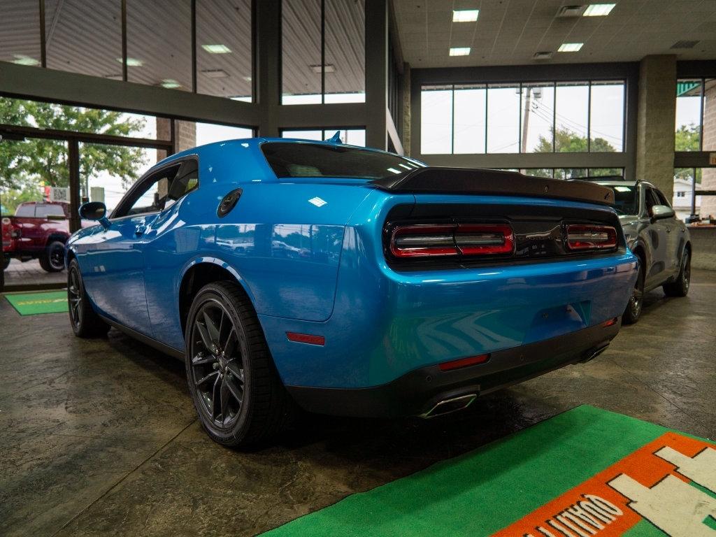 Dodge Challenger photo 4