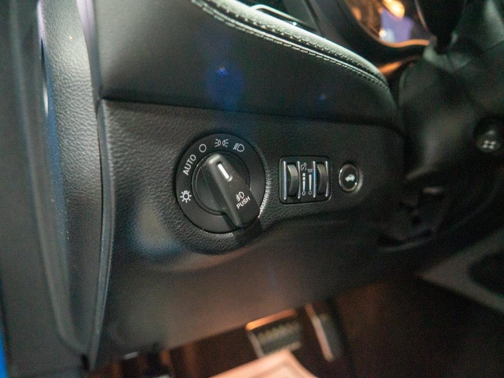 Dodge Challenger photo 17