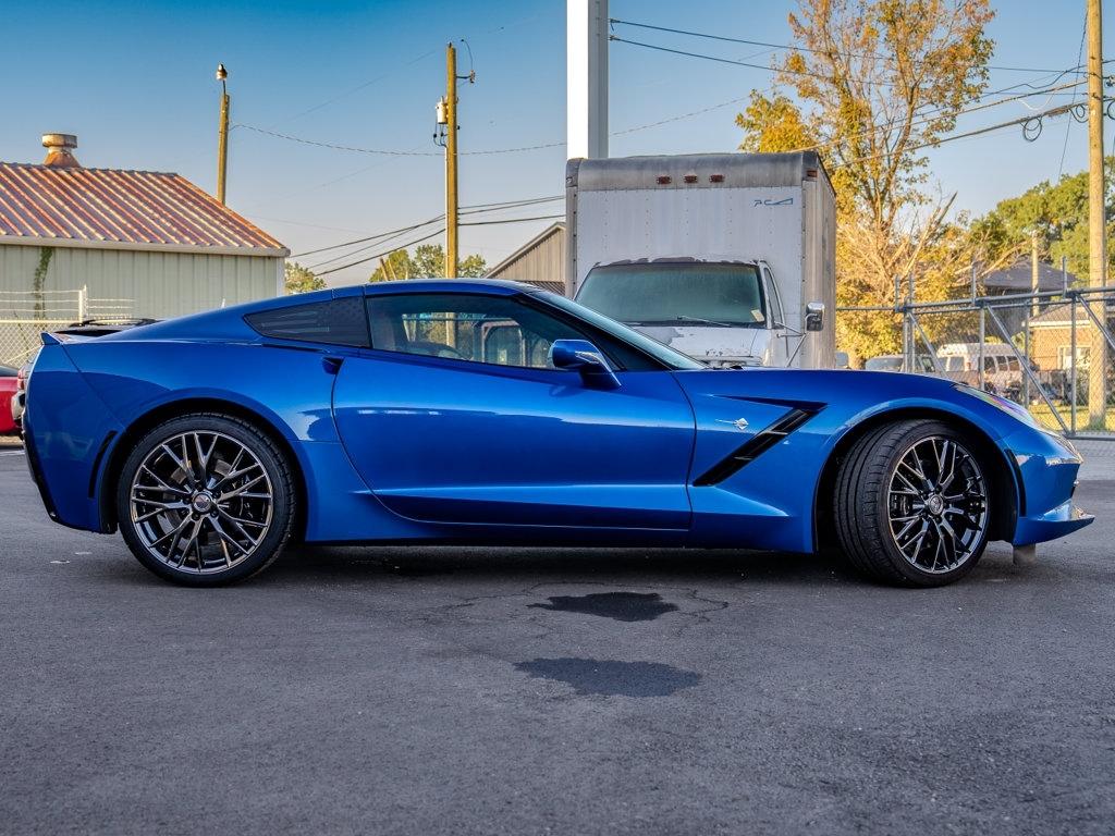 Chevrolet Corvette photo 2