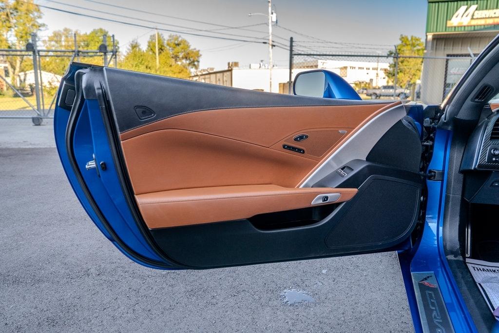 Chevrolet Corvette photo 12