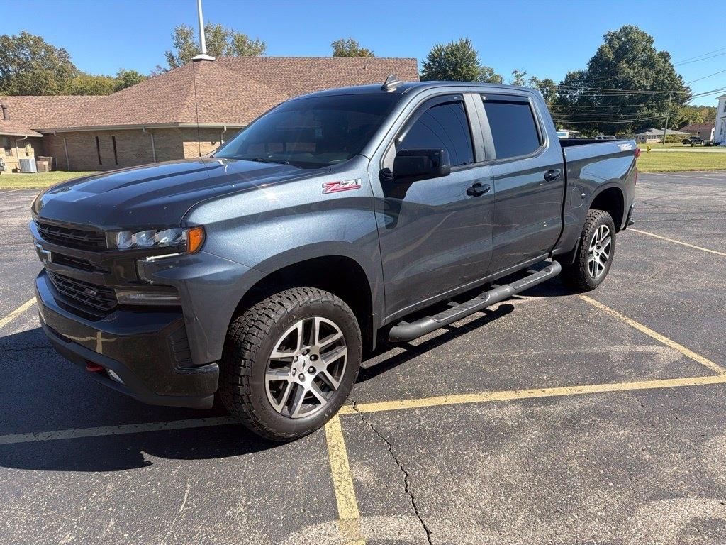 Chevrolet Silverado photo 2