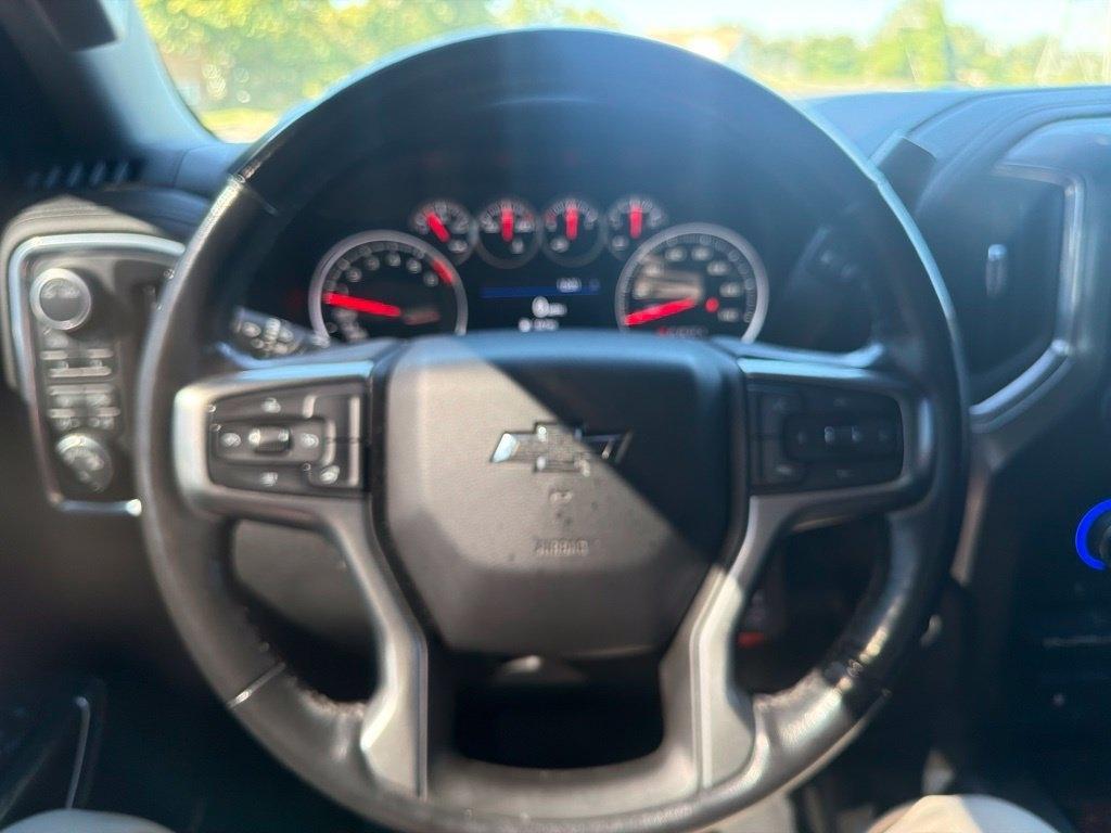 Chevrolet Silverado photo 17