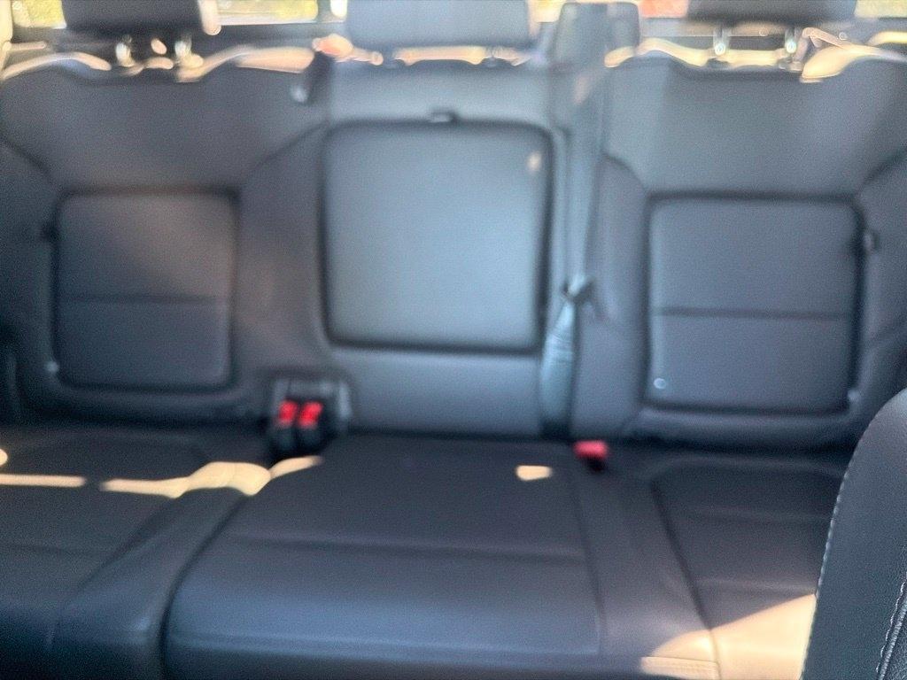 Chevrolet Silverado photo 24