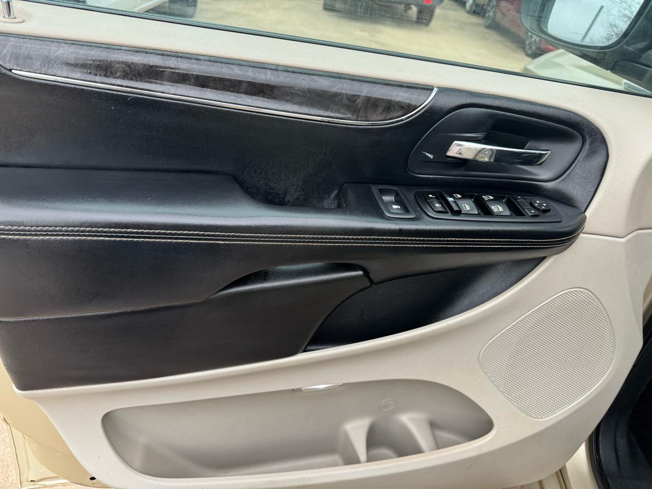 Chrysler Town & Country Touring 2012