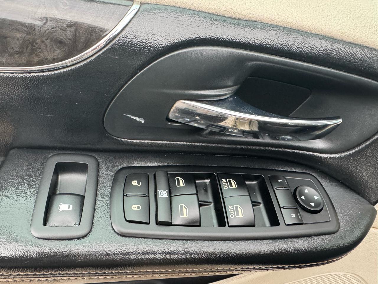 Chrysler Town & Country Touring 2012