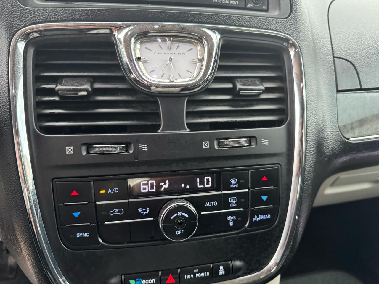 Chrysler Town & Country Touring 2012