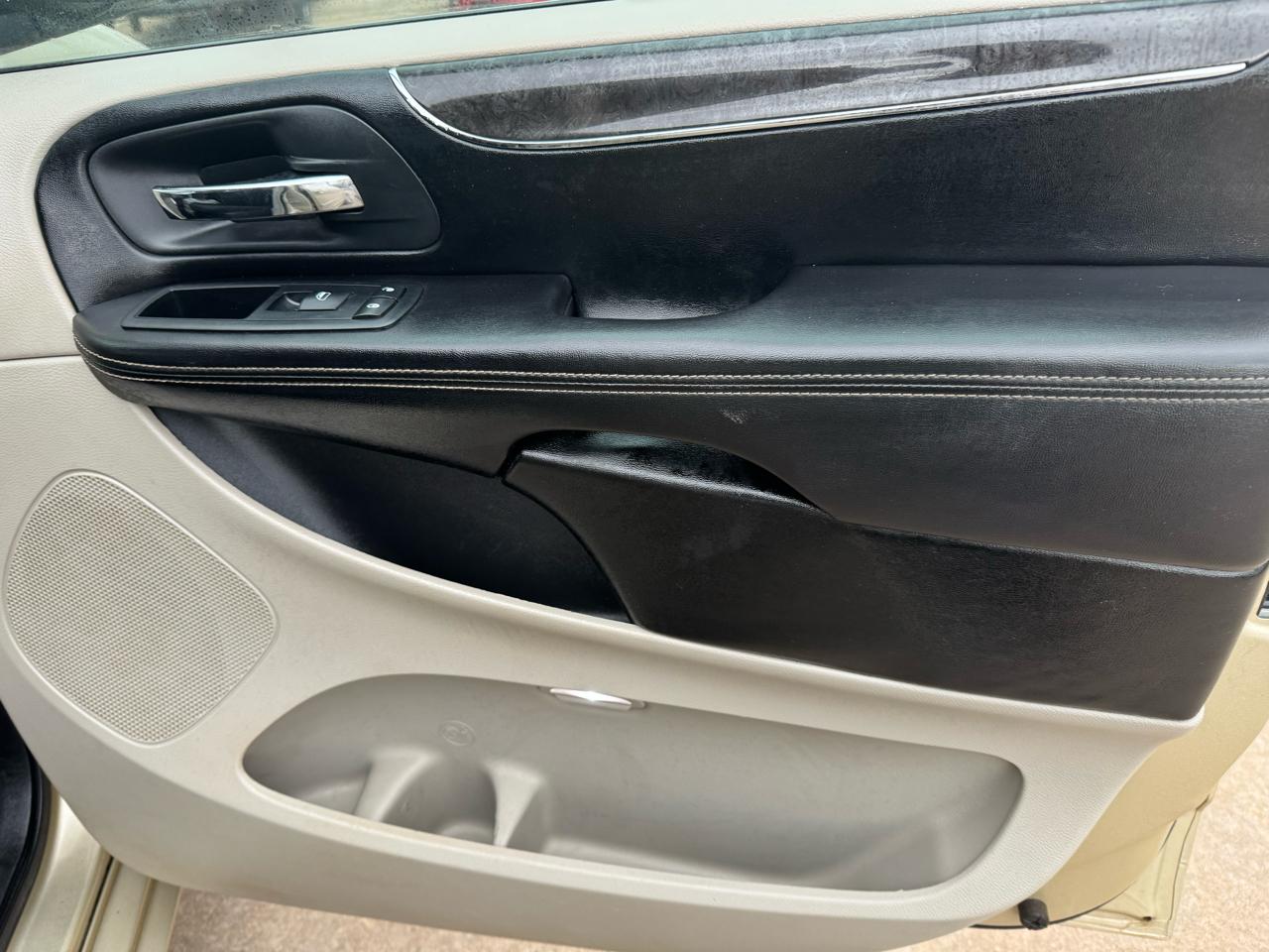 Chrysler Town & Country Touring 2012