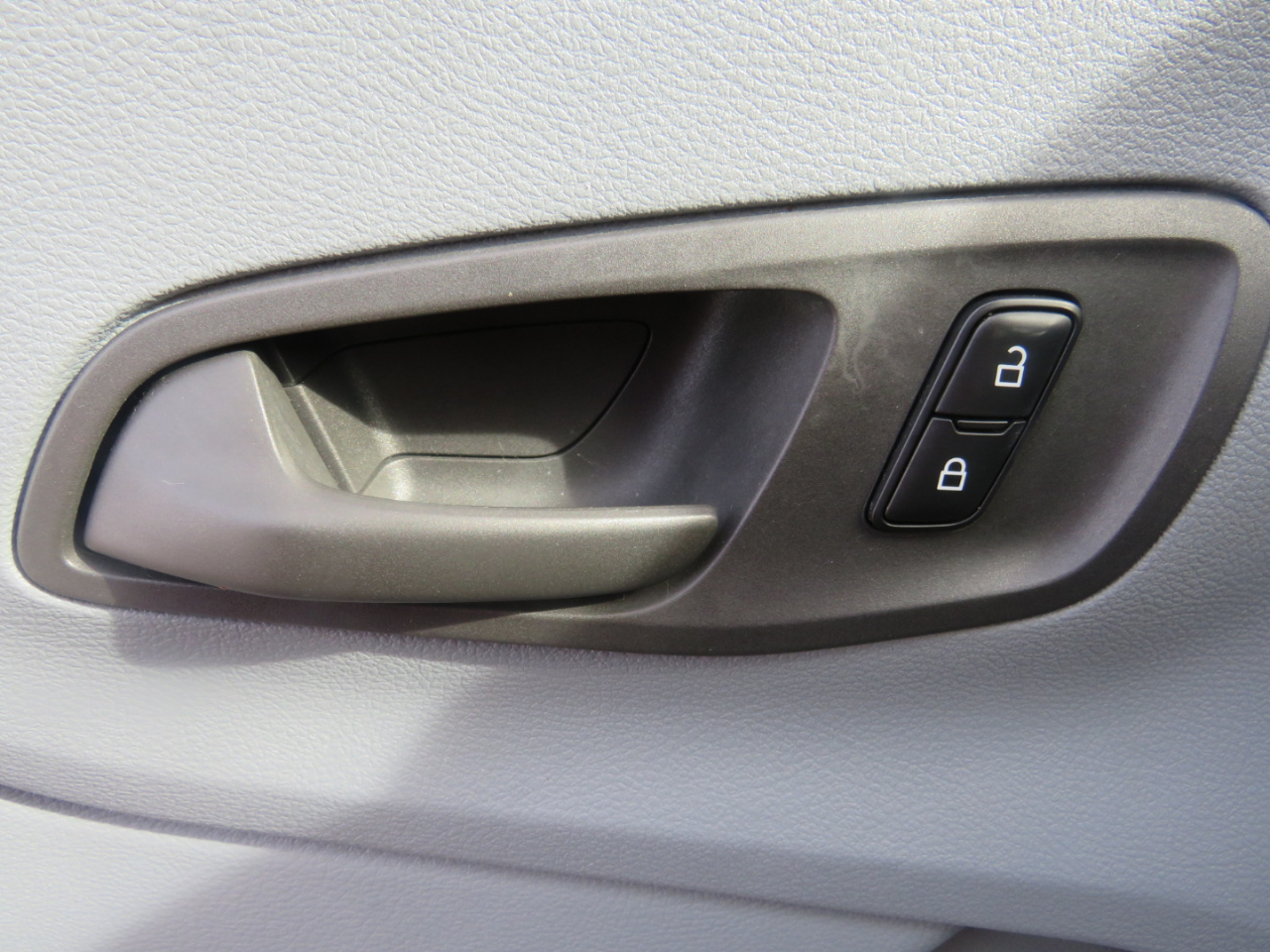 Ford Transit 150 Wagon Low Roof XLT 60/40 Pass. 130-in. WB 2018