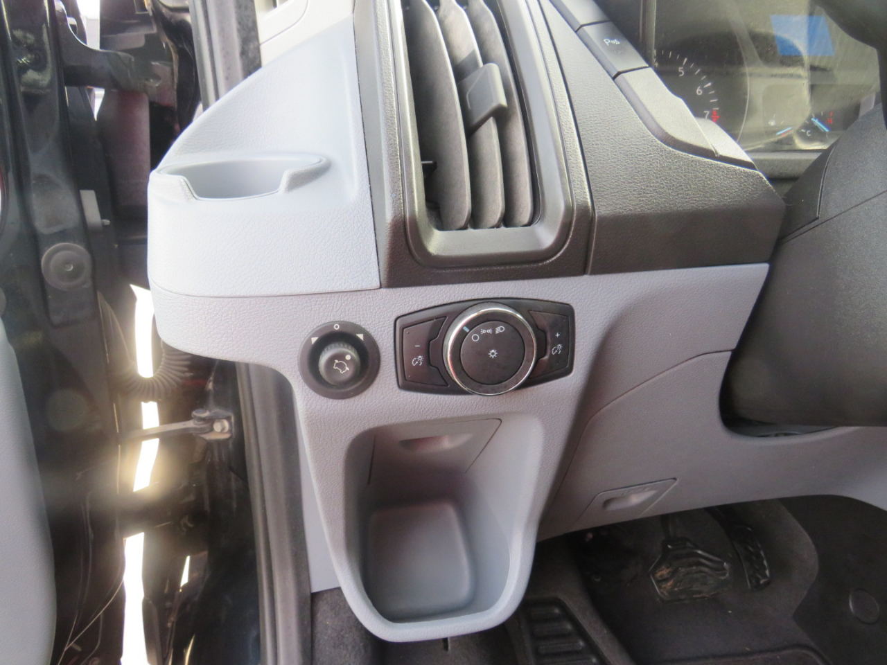 Ford Transit 150 Wagon Low Roof XLT 60/40 Pass. 130-in. WB 2018