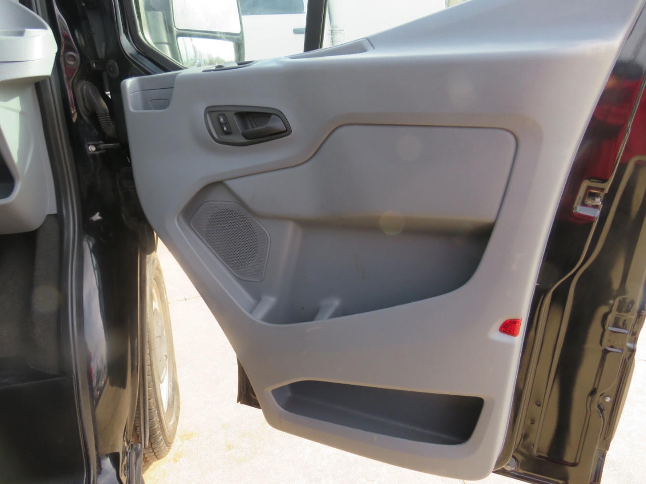 Ford Transit 150 Wagon Low Roof XLT 60/40 Pass. 130-in. WB 2018