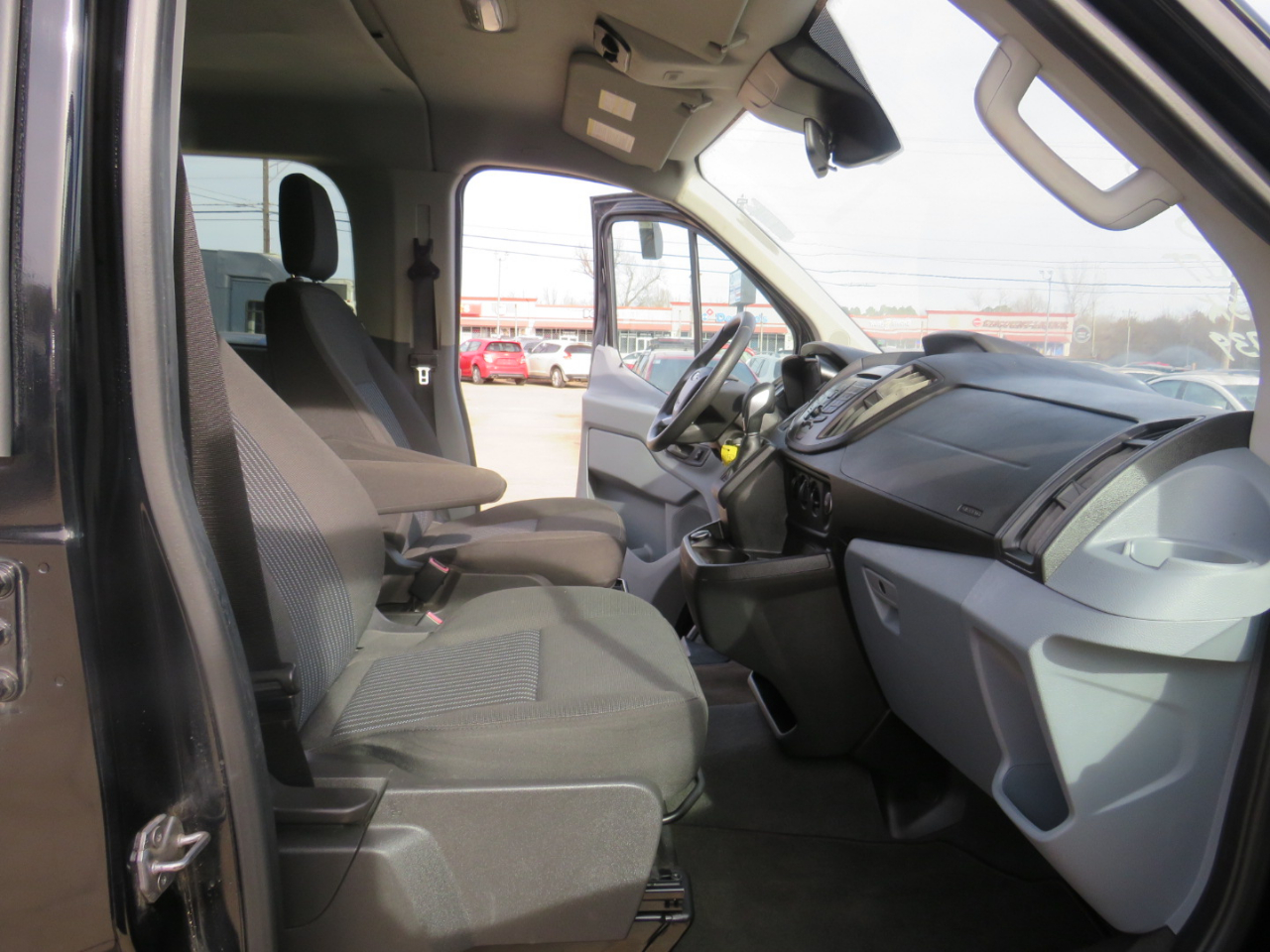 Ford Transit 150 Wagon Low Roof XLT 60/40 Pass. 130-in. WB 2018