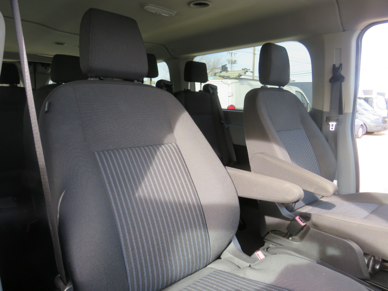 Ford Transit 150 Wagon Low Roof XLT 60/40 Pass. 130-in. WB 2018