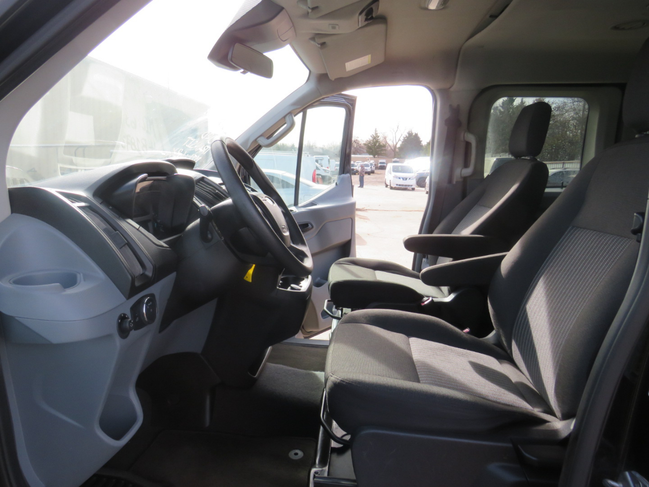 Ford Transit 150 Wagon Low Roof XLT 60/40 Pass. 130-in. WB 2018