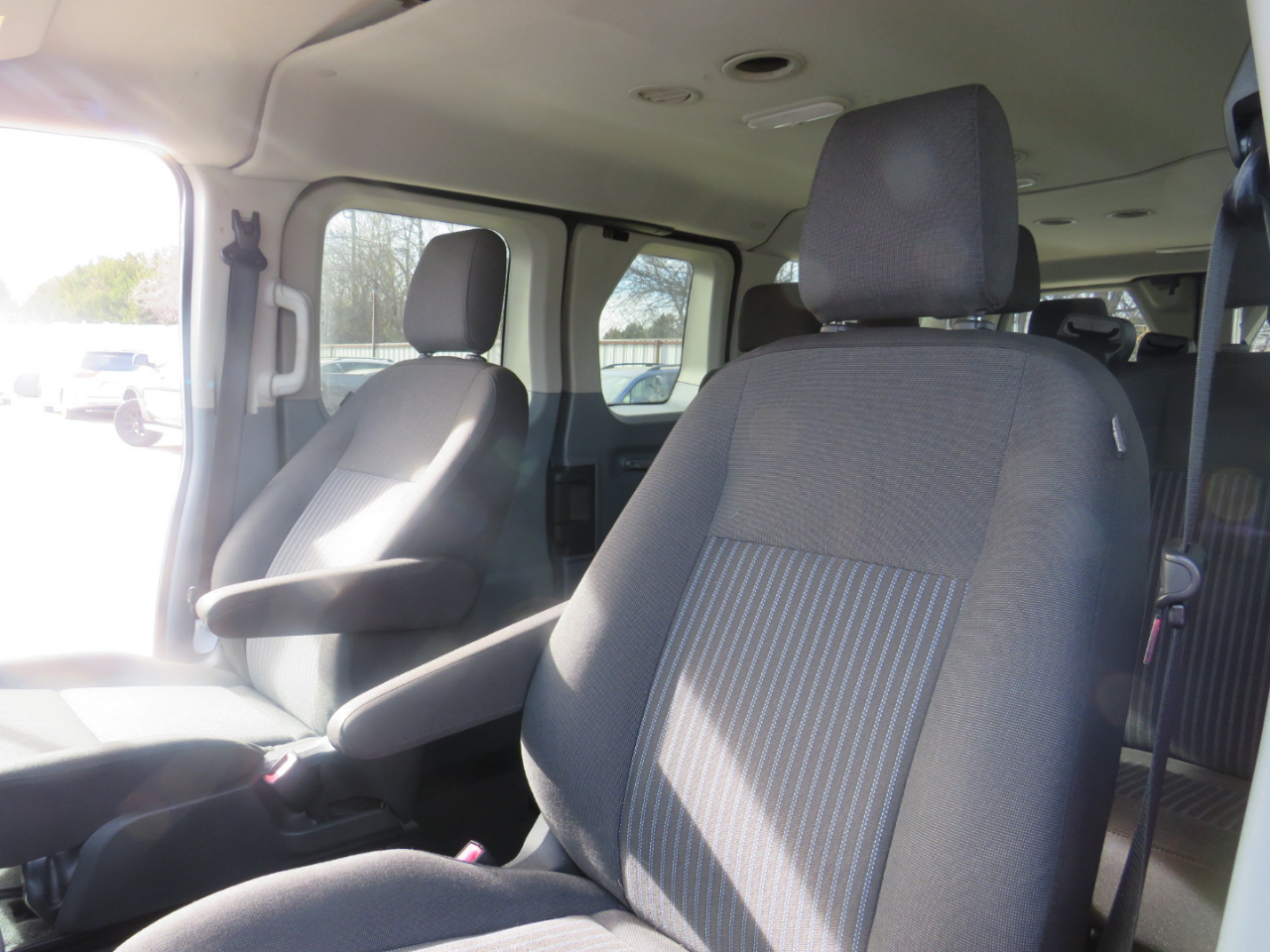 Ford Transit 150 Wagon Low Roof XLT 60/40 Pass. 130-in. WB 2018