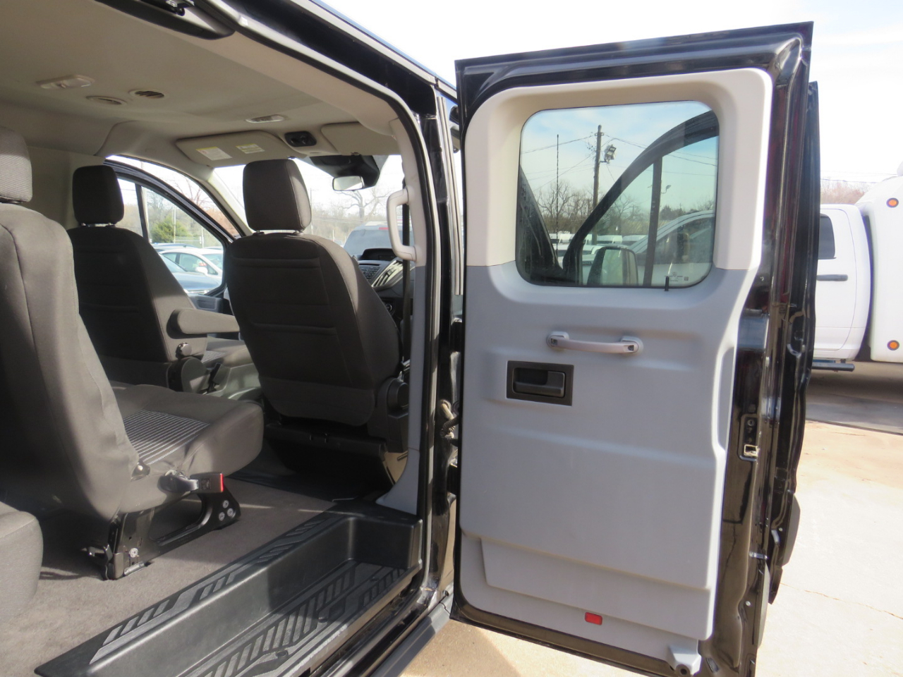 Ford Transit 150 Wagon Low Roof XLT 60/40 Pass. 130-in. WB 2018