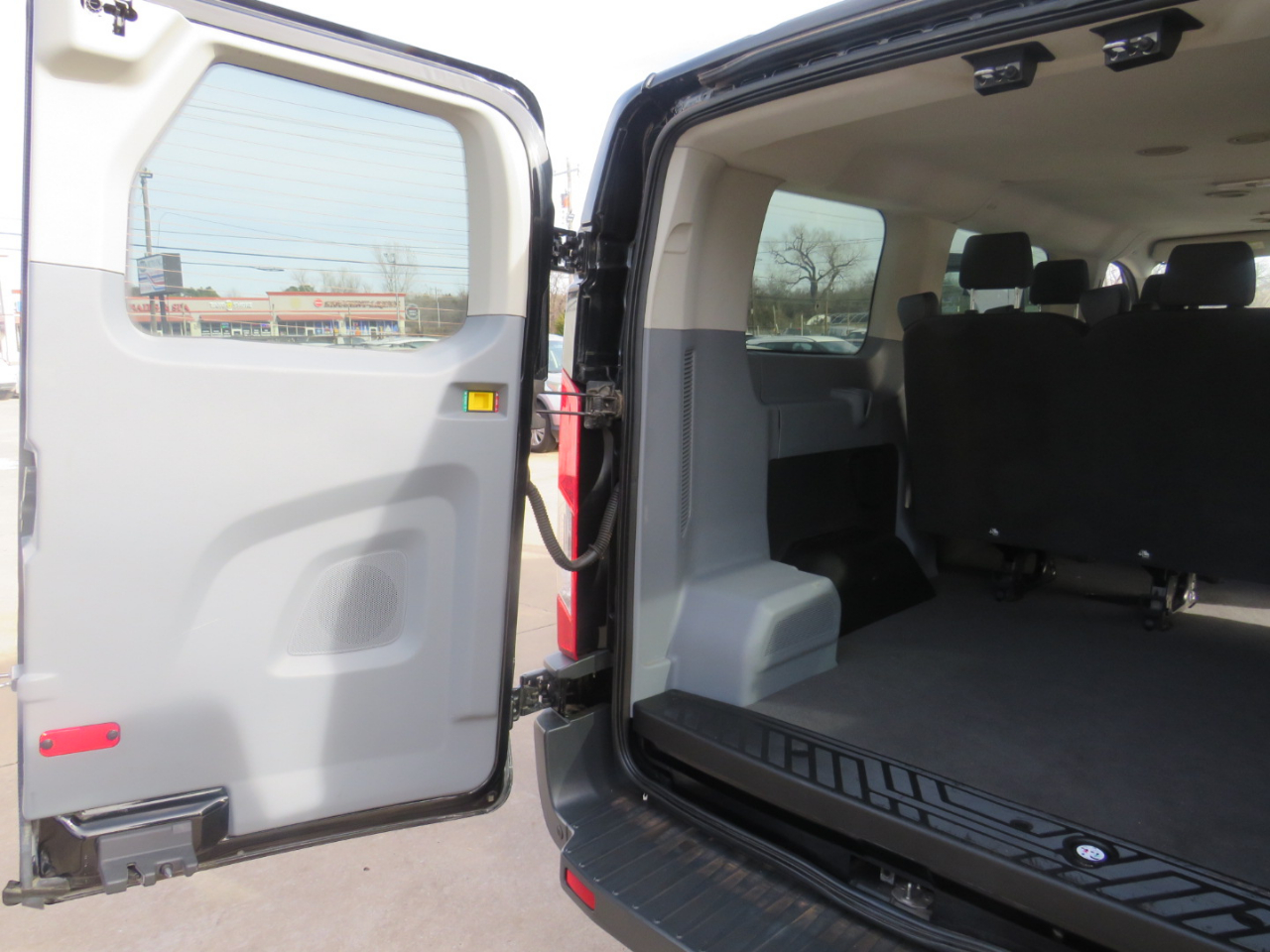 Ford Transit 150 Wagon Low Roof XLT 60/40 Pass. 130-in. WB 2018