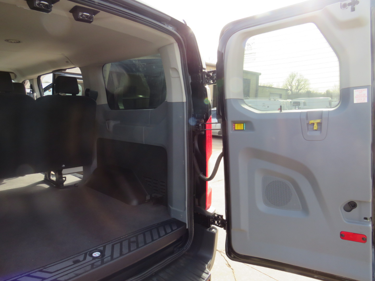 Ford Transit 150 Wagon Low Roof XLT 60/40 Pass. 130-in. WB 2018