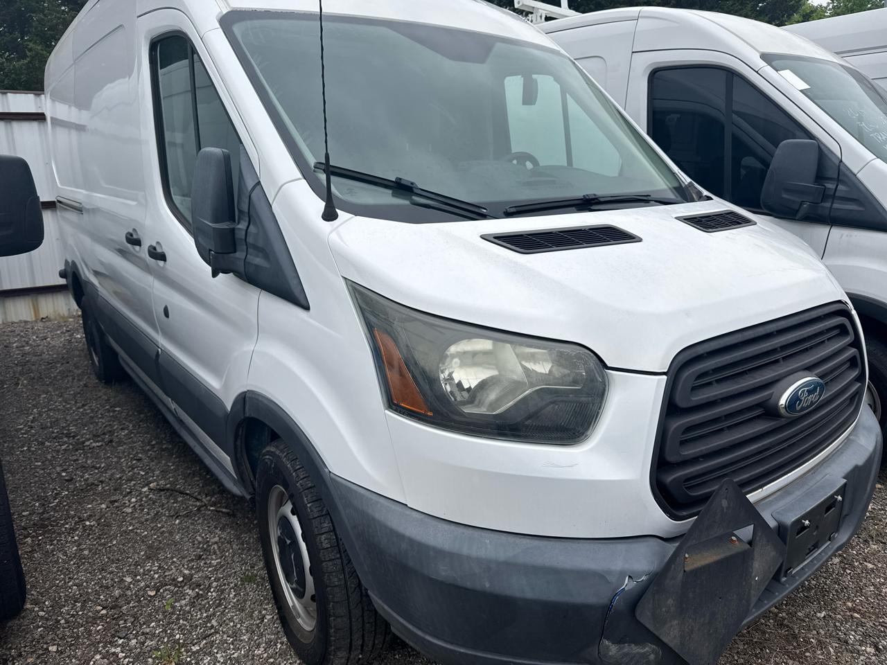 Ford Transit 250 Van Med. Roof w/Sliding Pass. 148-in. WB 2015