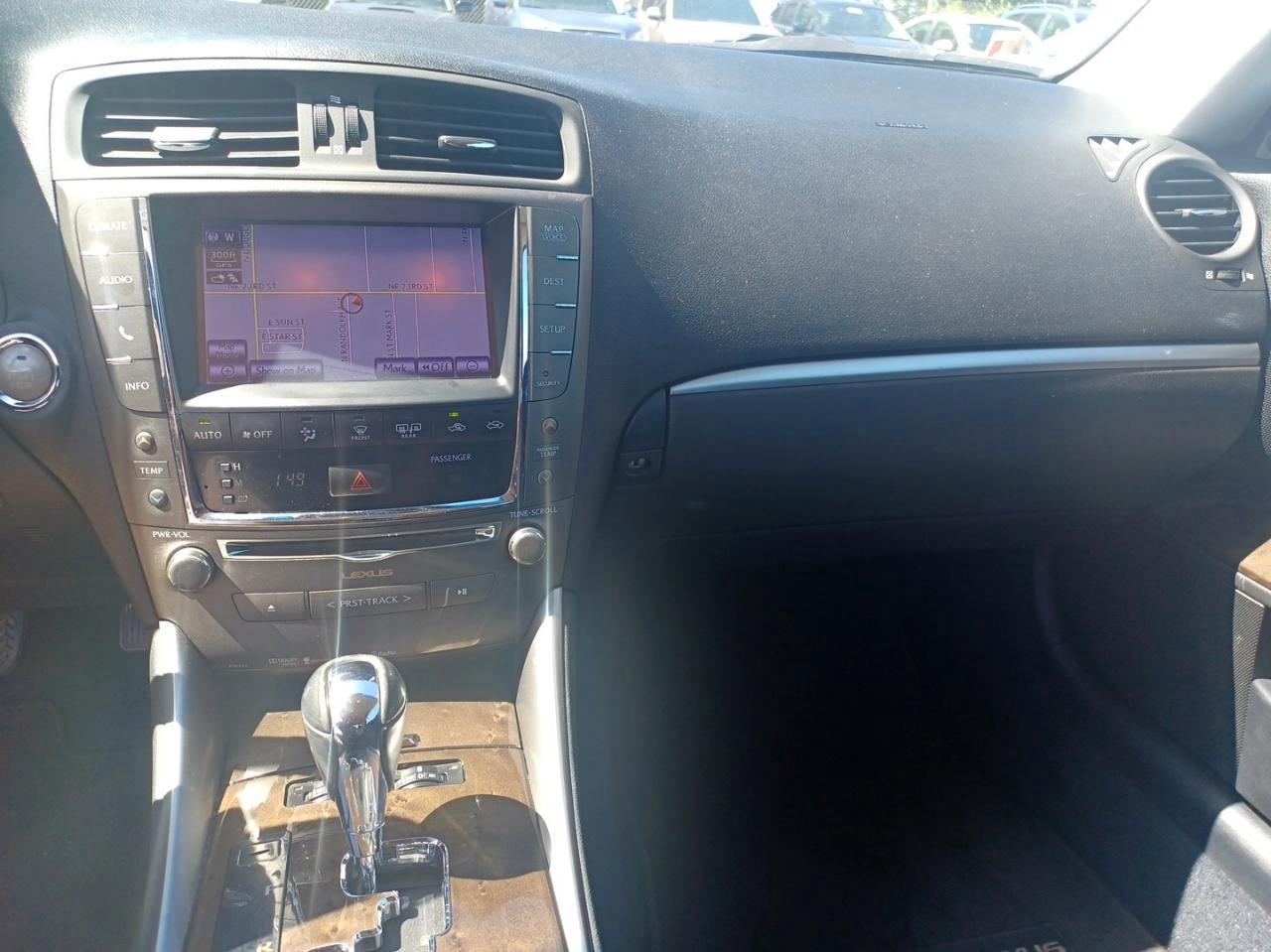Lexus IS C 250 2013