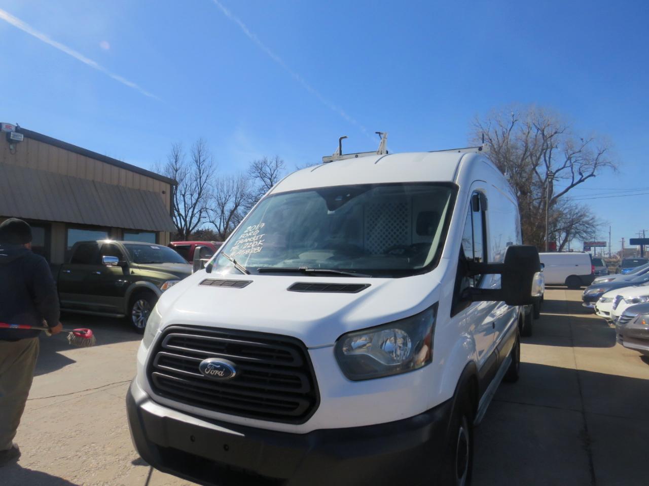 Ford Transit 250 Van Med. Roof w/Sliding Pass. 130-in. WB 2017