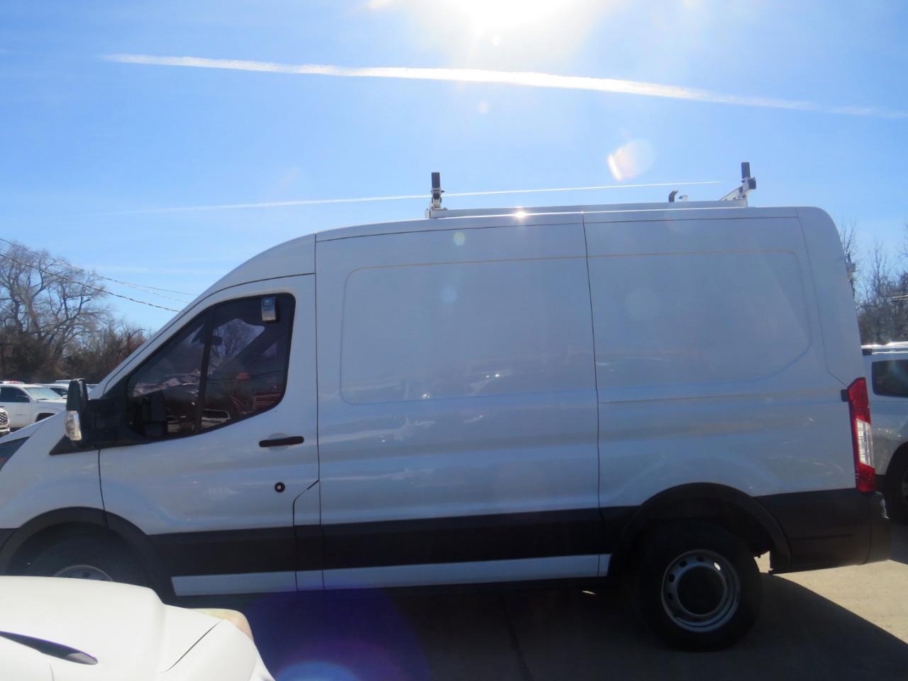 Ford Transit 250 Van Med. Roof w/Sliding Pass. 130-in. WB 2017