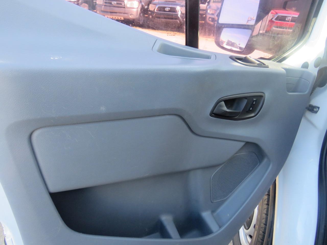 Ford Transit 250 Van Med. Roof w/Sliding Pass. 130-in. WB 2017