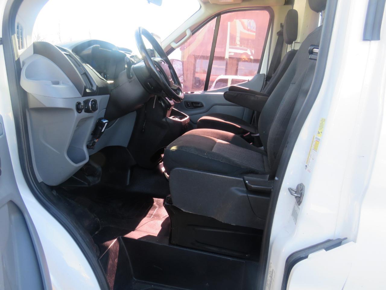 Ford Transit 250 Van Med. Roof w/Sliding Pass. 130-in. WB 2017