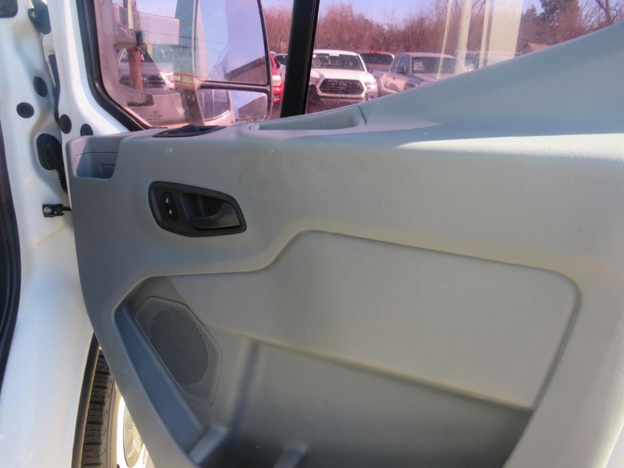 Ford Transit 250 Van Med. Roof w/Sliding Pass. 130-in. WB 2017