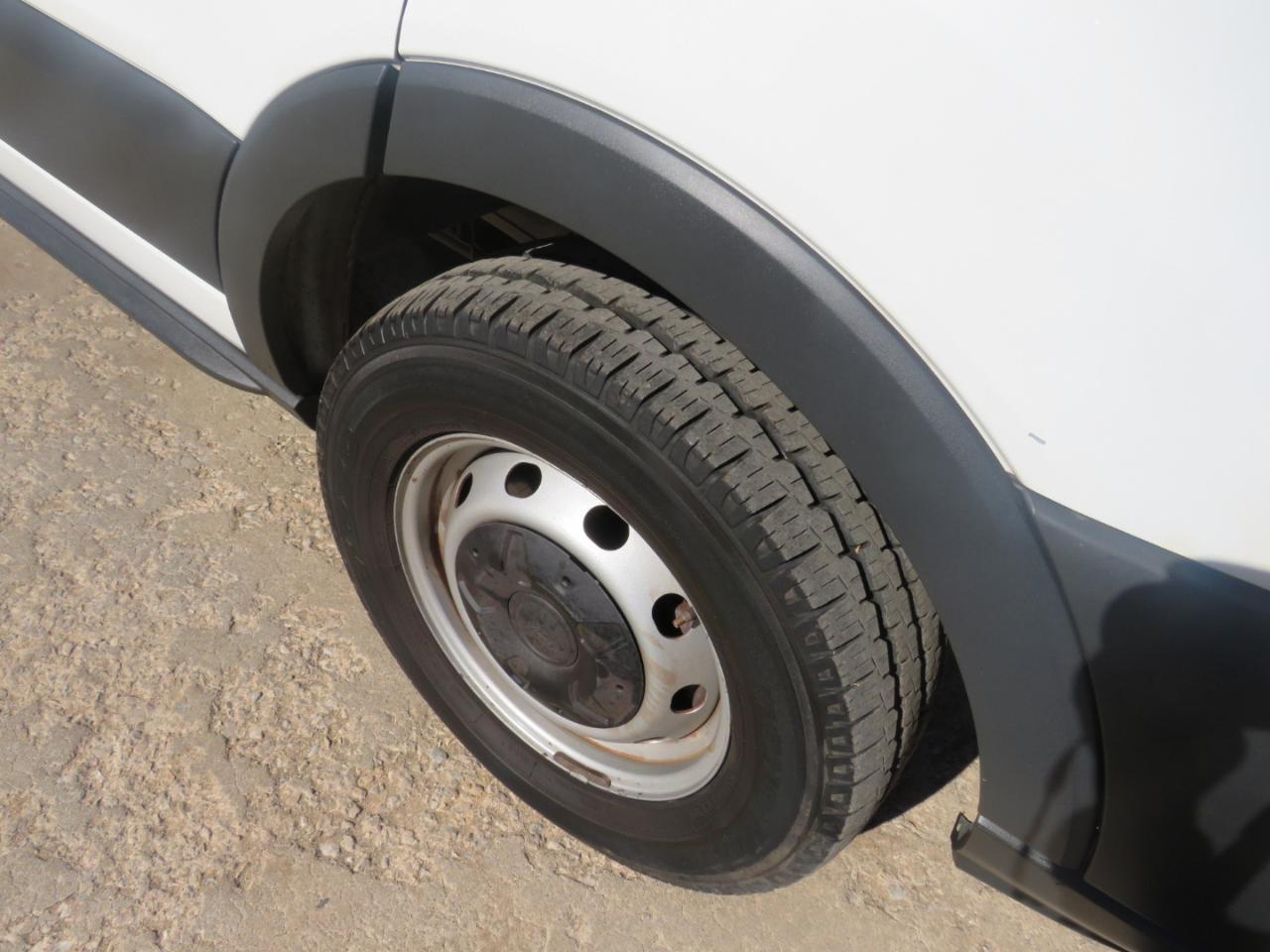 Ford Transit 250 Van Med. Roof w/Sliding Pass. 130-in. WB 2017