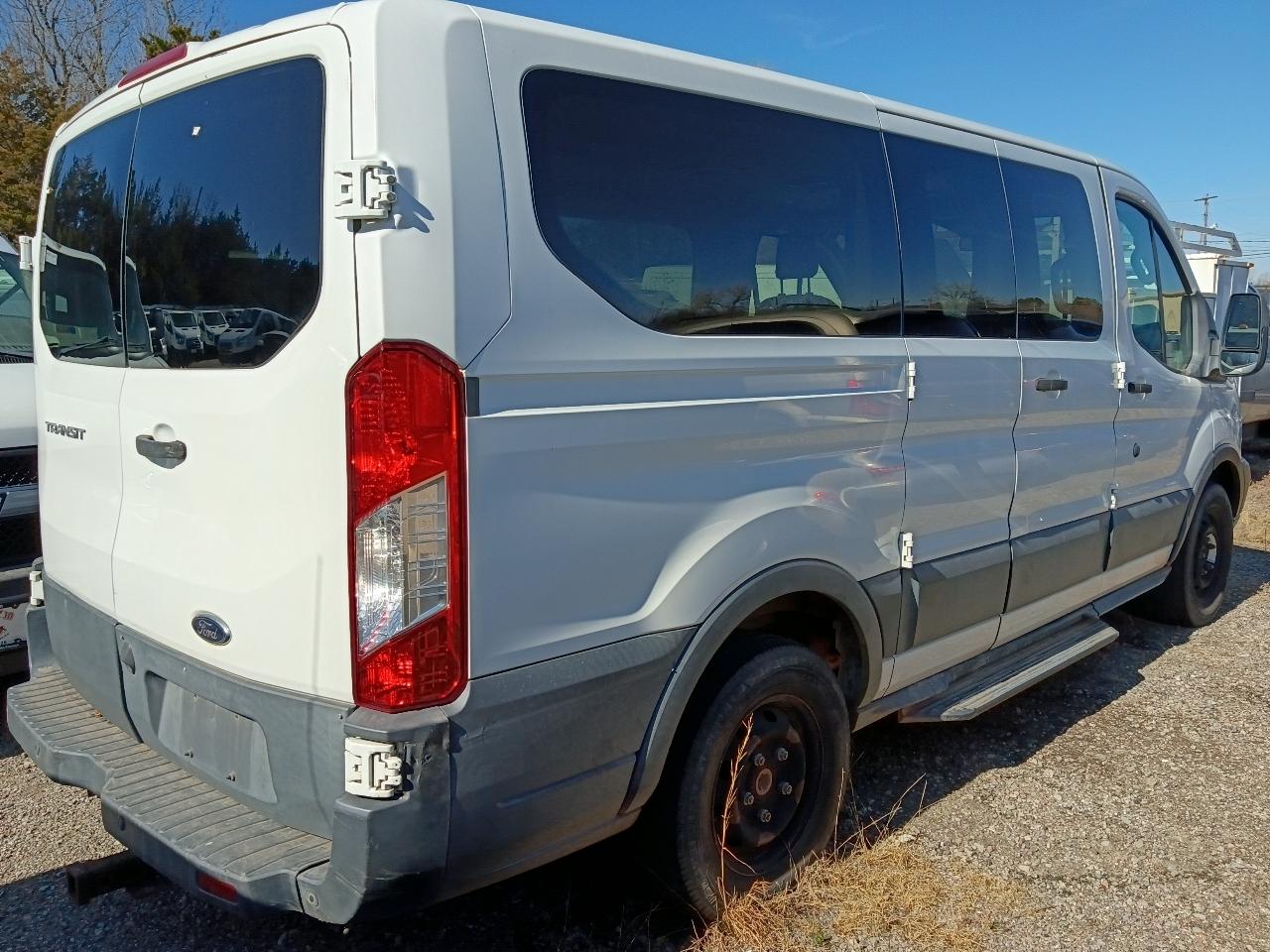 Ford Transit 150 Wagon Low Roof XL 60/40 Pass. 130-in. WB 2016