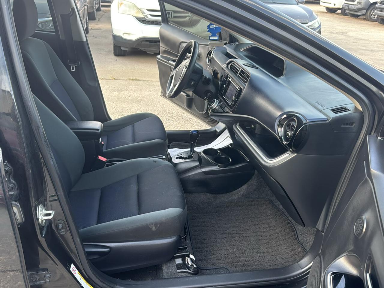 Toyota Prius c Four 2016