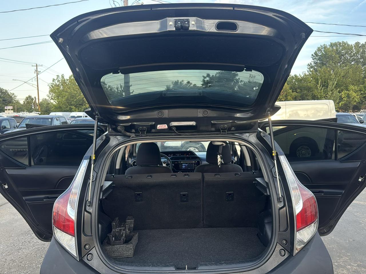 Toyota Prius c Four 2016