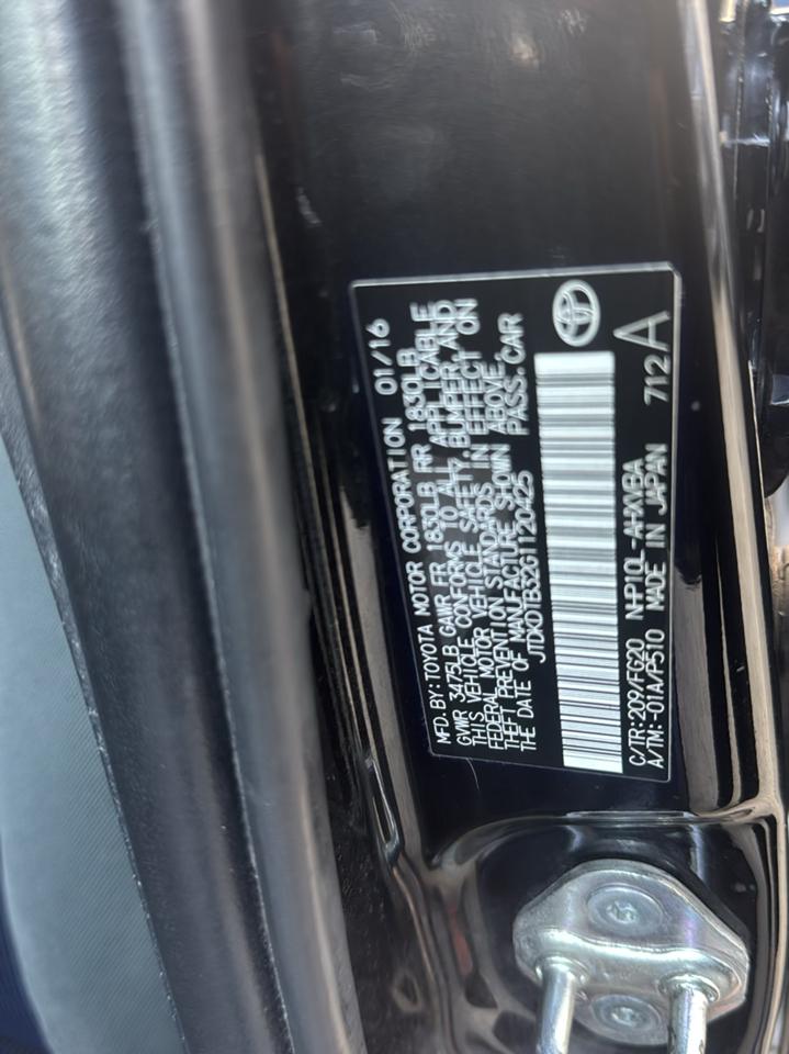 Toyota Prius c Four 2016