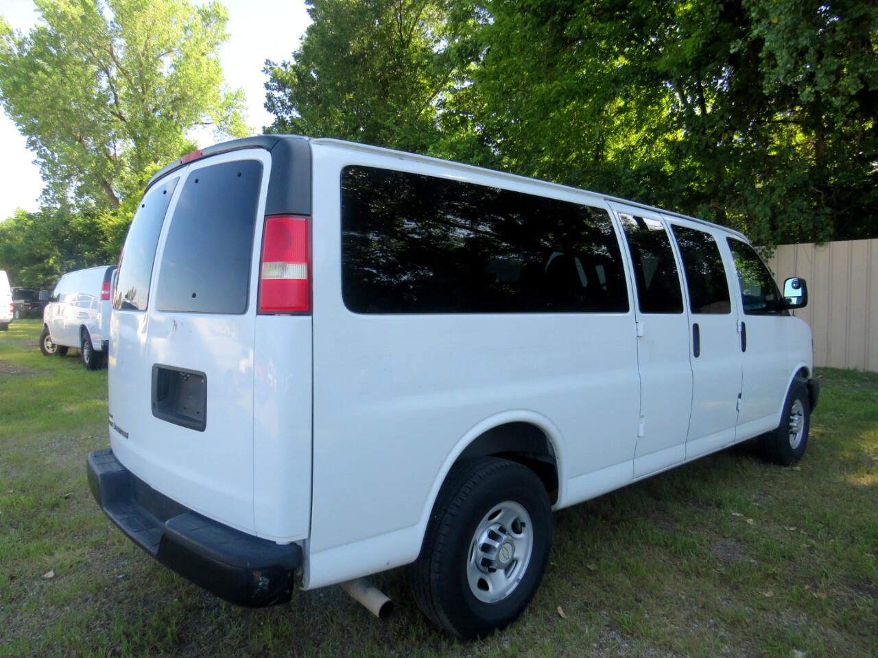 2011 Chevrolet Express LS 3500 photo 3