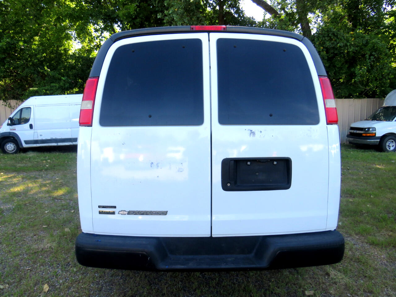 2011 Chevrolet Express LS 3500 photo 4