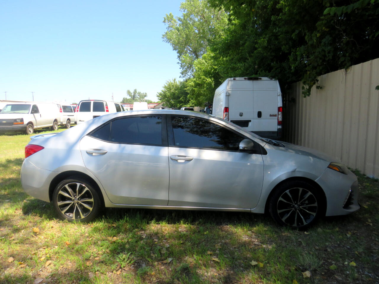 2017 Toyota Corolla LE photo 4