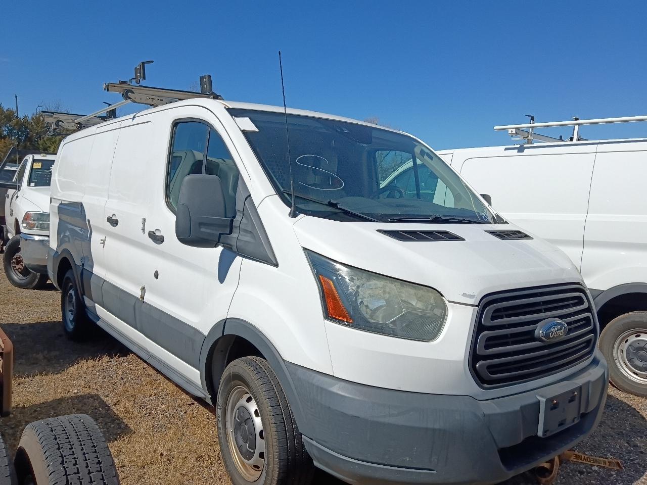 Ford Transit 150 Van Low Roof 60/40 Pass. 130-in. WB 2017
