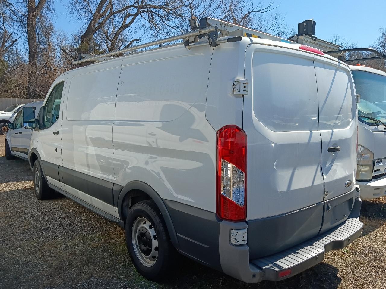Ford Transit 150 Van Low Roof 60/40 Pass. 130-in. WB 2017