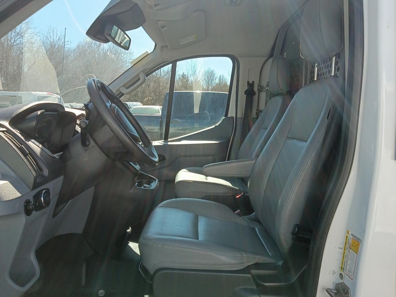 Ford Transit 150 Van Low Roof 60/40 Pass. 130-in. WB 2017
