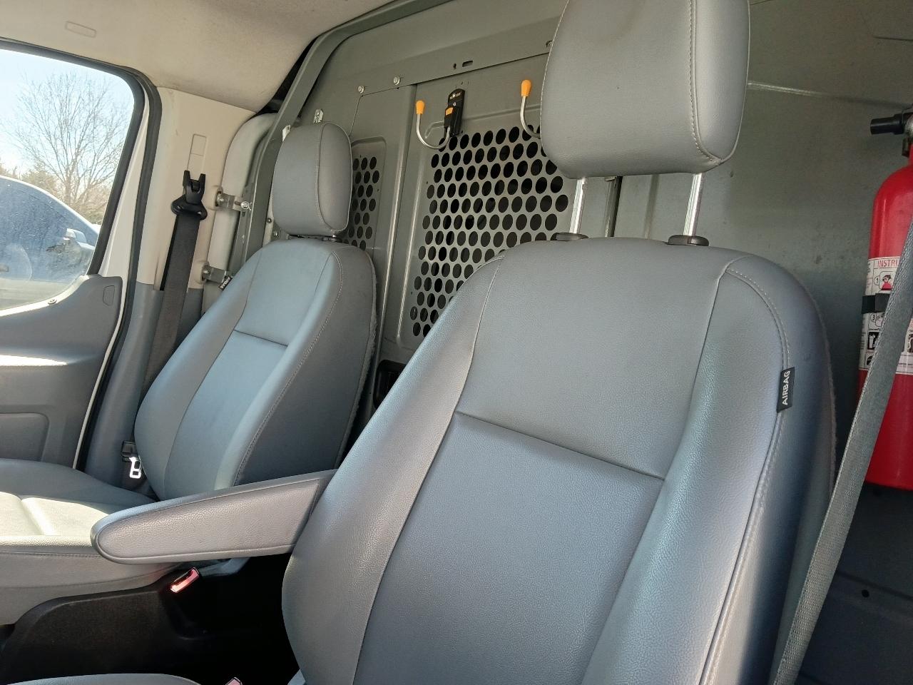 Ford Transit 150 Van Low Roof 60/40 Pass. 130-in. WB 2017