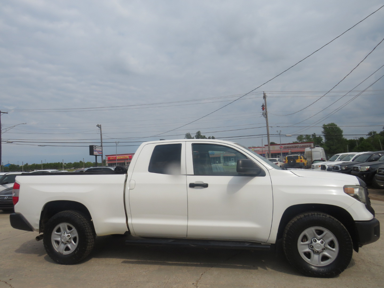 Toyota Tundra SR5 5.7L V8 Double Cab 4WD 2020 Toyota Tundra SR5 5.7L V8 Double Cab 4WD 2020