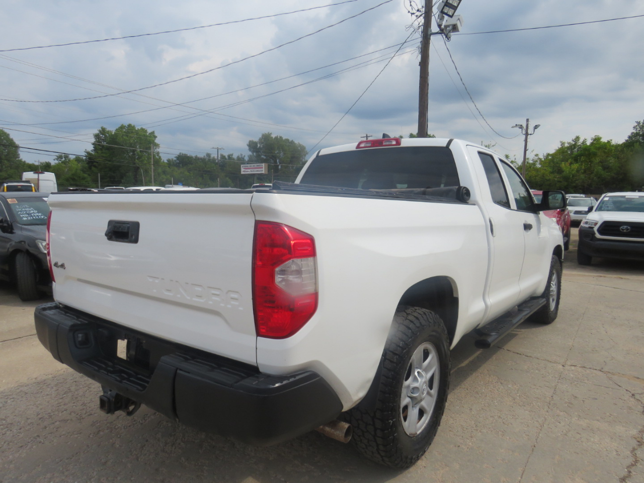 Toyota Tundra SR5 5.7L V8 Double Cab 4WD 2020 Toyota Tundra SR5 5.7L V8 Double Cab 4WD 2020