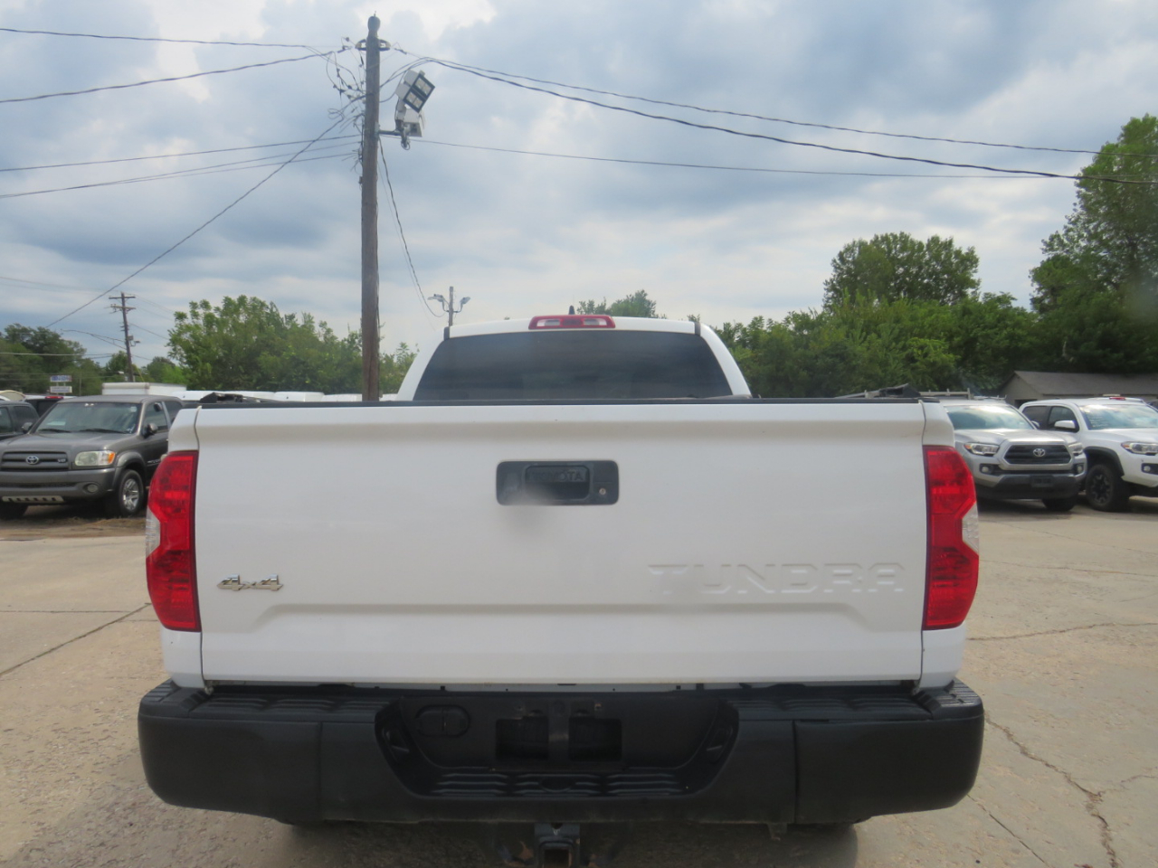 Toyota Tundra SR5 5.7L V8 Double Cab 4WD 2020 Toyota Tundra SR5 5.7L V8 Double Cab 4WD 2020