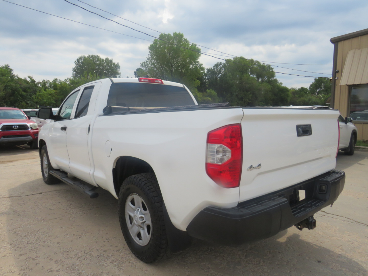 Toyota Tundra SR5 5.7L V8 Double Cab 4WD 2020 Toyota Tundra SR5 5.7L V8 Double Cab 4WD 2020