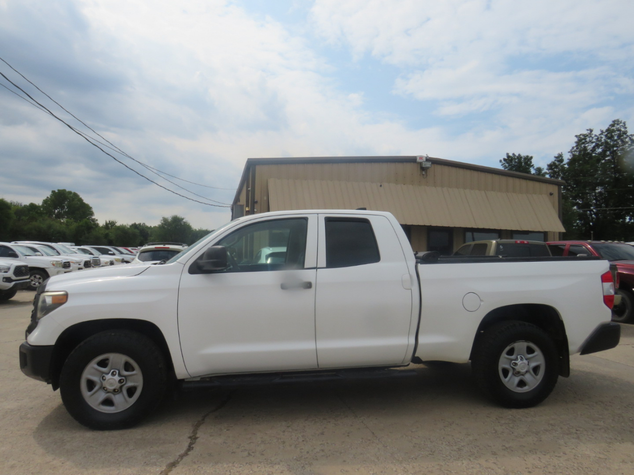 Toyota Tundra SR5 5.7L V8 Double Cab 4WD 2020 Toyota Tundra SR5 5.7L V8 Double Cab 4WD 2020